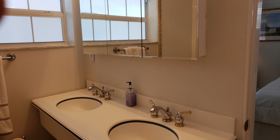 Guest King Bedroom Vanity
